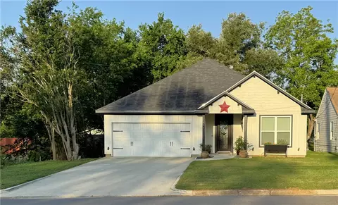 202 N Hearne St, Franklin, TX 77856