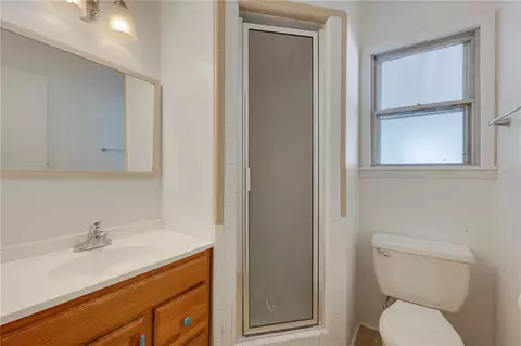 Bath - 711 Esther Blvd, Bryan, TX 77802 photo 2 of 2