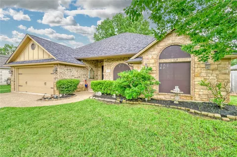 2703 Wood Ct, Bryan, TX 77808