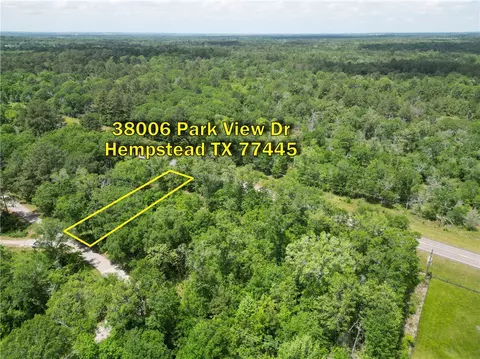 38006 Park View Dr, Hempstead, TX 77445