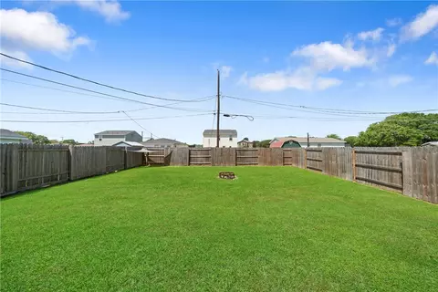 Exterior - 2029 6th St, Hempstead, TX 77445 photo 2 of 3