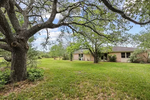9342 White Creek Rd, College Station, TX 77845