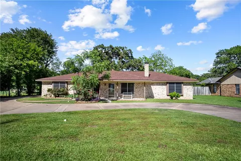606 N Mciver St, Madisonville, TX 77864