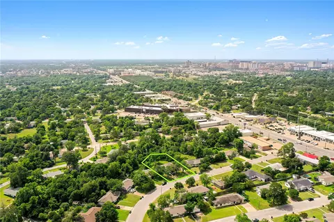 713 Broadmoor Dr, Bryan, TX 77802