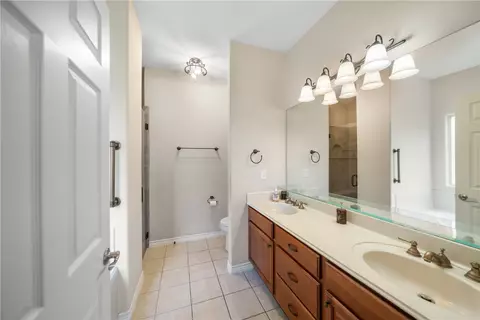 Bath - 32287 Rochen Rd, Waller, TX 77484 photo 3 of 3