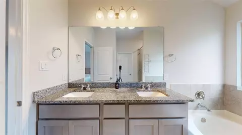 Bath - 5236 Montague Loop, Bryan, TX 77807 photo 4 of 7