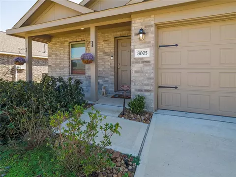 8005 Greens Ln, Navasota, TX 77868