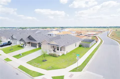 2140 Chief St, Bryan, TX 77807 photo 1
