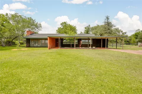 304 Crescent Dr, Bryan, TX 77801