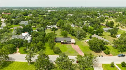 View/Area - 304 Crescent Dr, Bryan, TX 77801 photo 2 of 5