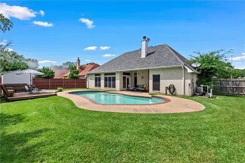 2104 Williams Way, Bryan, TX 77808
