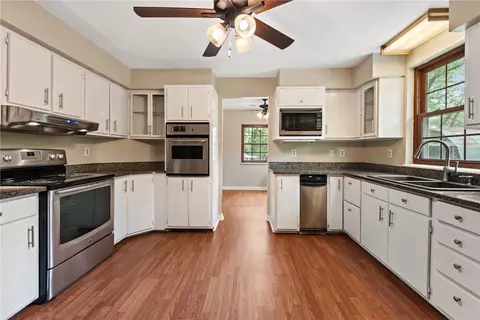 8810 Jackrabbit Ln, Bryan, TX 77808 photo 11
