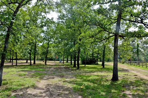 2182 Apache Dr, Montgomery, TX 77316