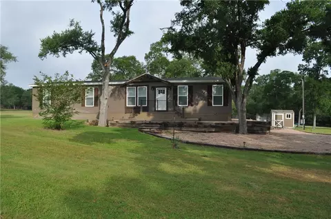 280 Lakewood Cir, Brenham, TX 77833