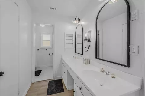 Bath - 2430 E Briargate Dr, Bryan, TX 77802 photo 2 of 4