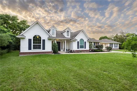 1701 Bradley Rd, College Station, TX 77845