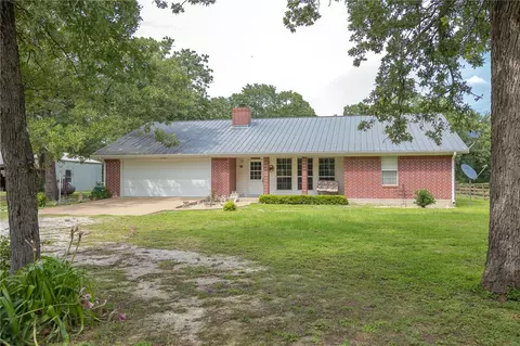 4988 Paso Fino Ln, Madisonville, TX 77864