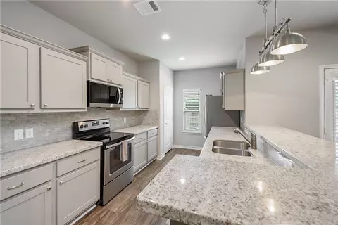 2933 Papa Bear Dr, College Station, TX 77845