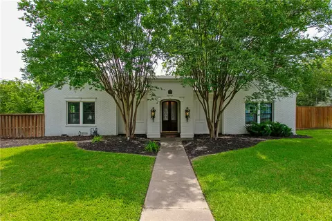 1340 Baker Ave, Bryan, TX 77803