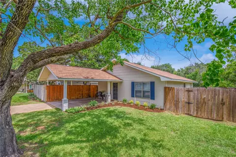 2501 Hardwood Dr, Bryan, TX 77803
