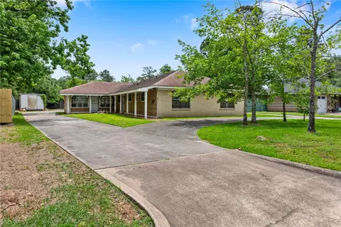 1704 N Pacific St, Conroe, TX 77301