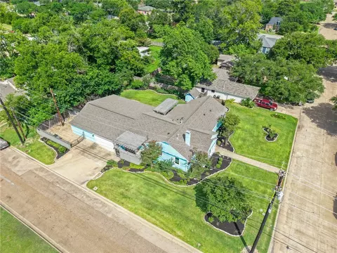1300 Hoppess St, Bryan, TX 77802 photo 2