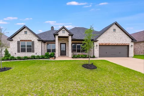 3241 Rose Hill Ln, Bryan, TX 77808