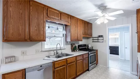 1002 Edgewood Dr, Bryan, TX 77802 photo 16