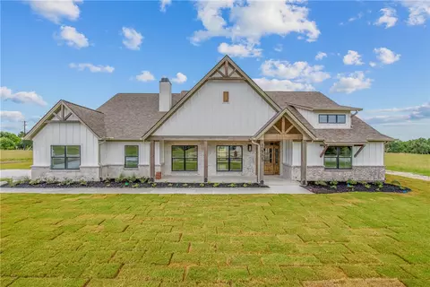 10705 Little Farm Rd, College Station, TX 77845