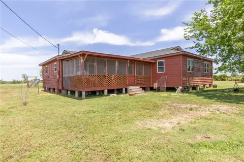5169 Mike Poe Dr, Bedias, TX 77831