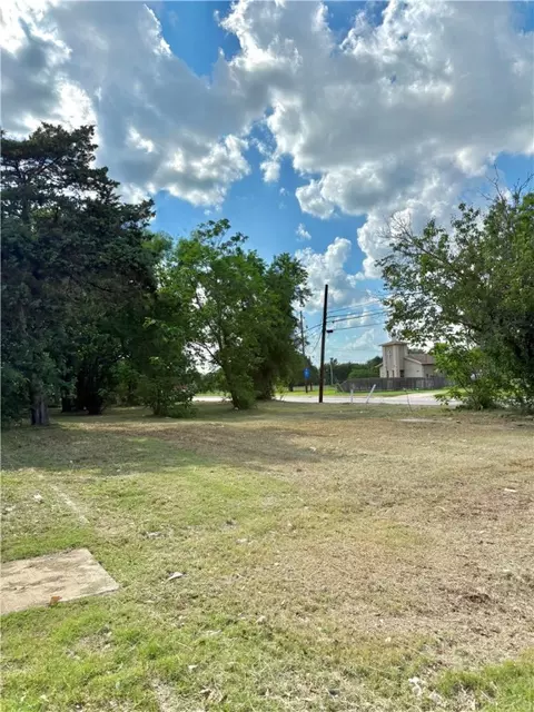 708 N Washington Ave, Bryan, TX 77803 photo 2