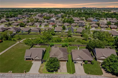 919 Windmeadows Dr, College Station, TX 77845
