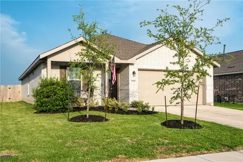 1905 Champions Dr, Navasota, TX 77868