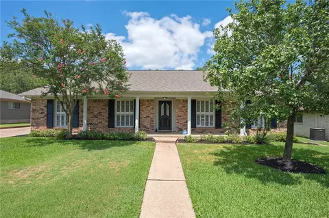 2909 River Oaks Cir, Bryan, TX 77802