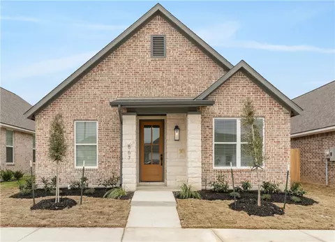 879 Double Mountain Rd, College Station, TX 77845