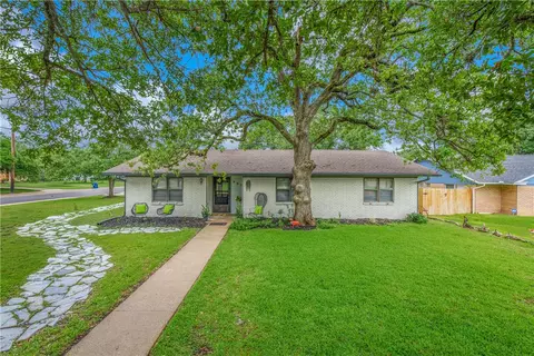 905 Jane Ln, Bryan, TX 77802