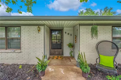 905 Jane Ln, Bryan, TX 77802 photo 3