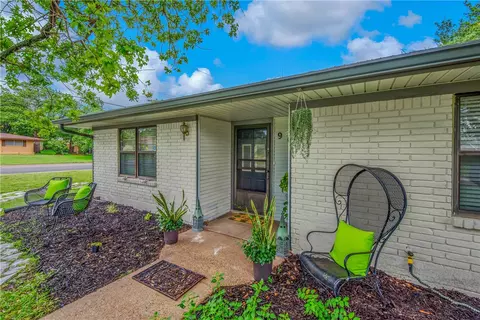 905 Jane Ln, Bryan, TX 77802 photo 2