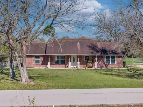 14749 S Dowling Rd, College Station, TX 77845