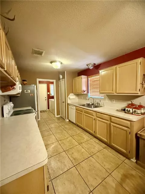 7704 Deer Trail Dr, Bryan, TX 77807 photo 7