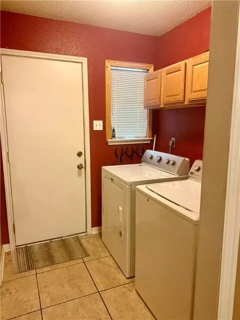 7704 Deer Trail Dr, Bryan, TX 77807 photo 8