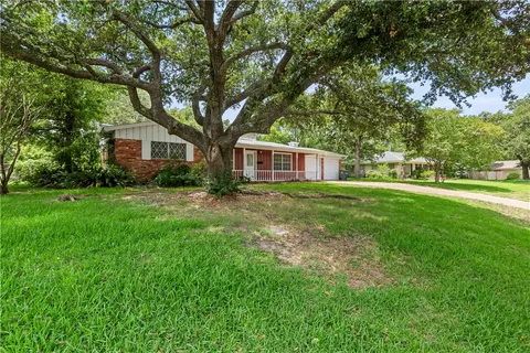 2102 Wayside Dr, Bryan, TX 77802 photo 2