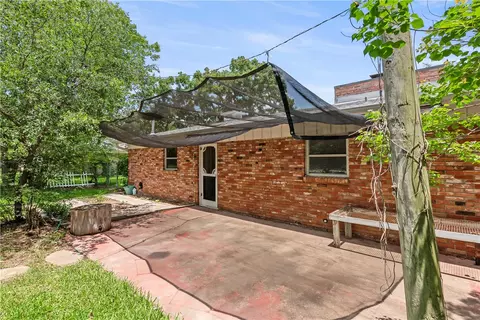 2102 Wayside Dr, Bryan, TX 77802 photo 14