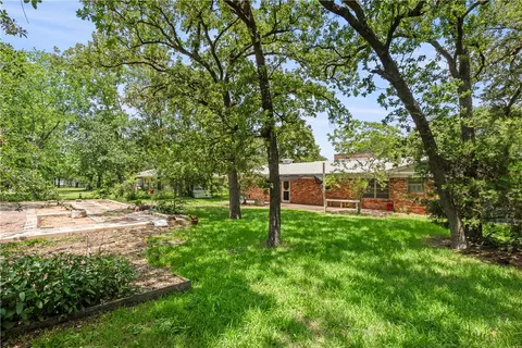 2102 Wayside Dr, Bryan, TX 77802 photo 15