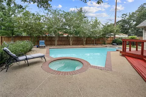 Exterior - 4108 Brompton Ln, Bryan, TX 77802 photo 4 of 15