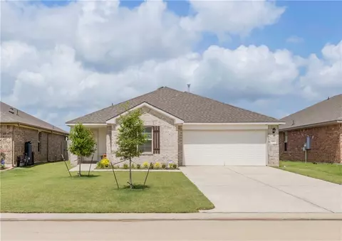 2412 Divot Ln, Navasota, TX 77868