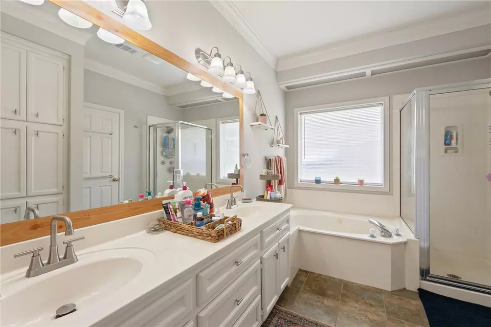 Bath - 2903 Meadowbrook Ct, College Station, TX 77845 photo 2 of 3