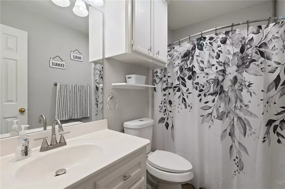 Bath - 2903 Meadowbrook Ct, College Station, TX 77845 photo 3 of 3