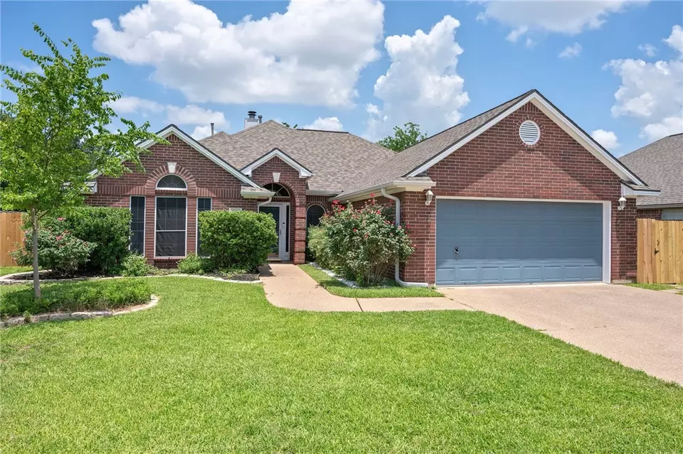 Exterior - 2903 Meadowbrook Ct, College Station, TX 77845 photo 1 of 2