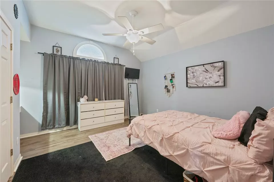 Bedroom - 2903 Meadowbrook Ct, College Station, TX 77845 photo 4 of 6